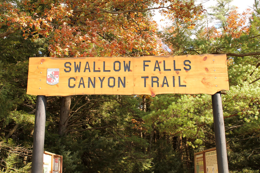 The entrance to the Swallow Falls Canyon Trail. 
